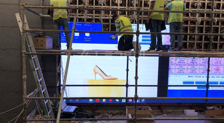 видео - экран известного торгового центра Дубая